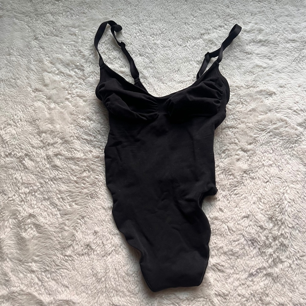 Skims Sculpting Bodysuit Mid Thigh Onyx Black Size Medium Seamless Shapewear NEW